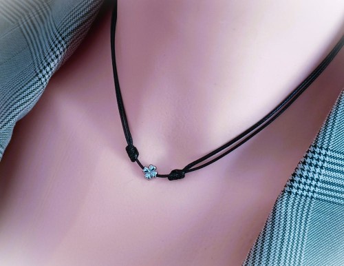 Minimalistyczny-Naszyjnik-Choker-Uniseks-Koniczynka-na-Cienkim-Sznurku-Stal-Szlachetna