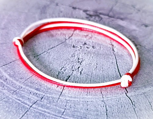 Bransoletka-sznurkowa-bialo-czerwona-wodoodporna-Polska