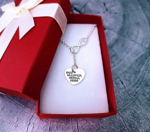 Naszyjnik-srebrny-krawatka-z-nieskonczonoscia-i-grawerowanym-serduszkiem-srebro-925