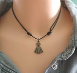 Minimalistyczny Naszyjnik Vintage z Sukienką Mosiądz / Różne Kolory 