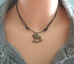 Minimalistyczny Naszyjnik Vintage z Koniem na Biegunach Mosiądz / Różne Kolory 