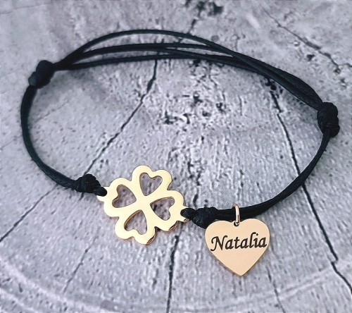 Bransoletka-zlota-koniczynka-z-personalizowanym-serduszkiem-stal-szlachetna