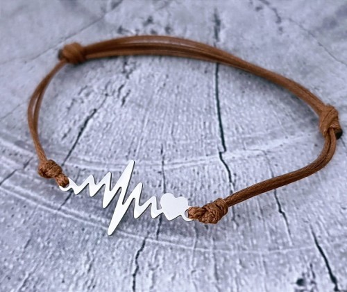 Stalowa-bransoletka-kardiogram-na-sznurku