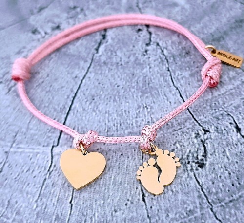 Stalowa-bransoletka-na-sznurku-zlote-serduszko-i-stopki-z-dowolnymi-imionami