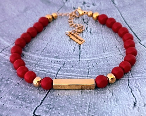 Bransoletka-z-czerwonego-korala-ze-slupkiem-stal-tytanowa-Twoj-grawer