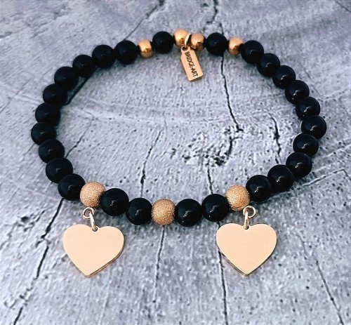 Bransoletka-z-czarnego-onyksu-z-dwoma-serduszkami-stal-tytanowa-wlasny-grawer