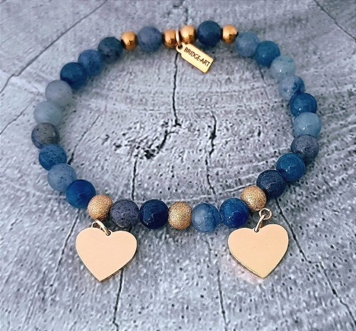 Bransoletka-z-niebieskiego-awenturynu-z-dwoma-serduszkami-stal-tytanowa-wlasny-grawer