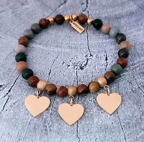 Bransoletka-z-jaspisu-krajobrazowego-z-trzema-serduszkami-stal-tytanowa-wlasny-grawer