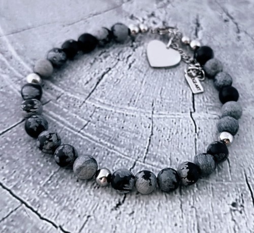 Bransoletka-z-obsydianu-snieznego-z-sercem-stal-grawer-gratis
