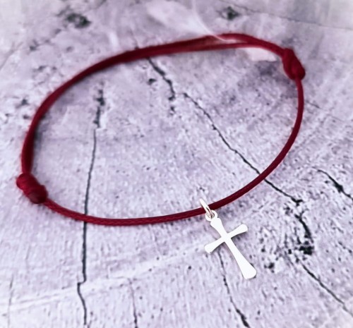 Minimalistyczna-bransoletka-z-krzyzykiem-na-cienkim-sznurku-srebro-925