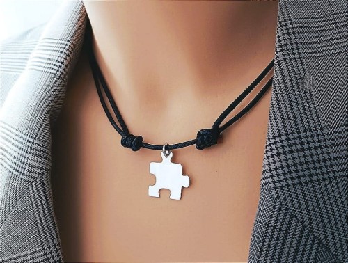 Srebrny-naszyjnik-wisiorek-duzy-puzzel-puzzle-na-grubym-sznurku-srebro-925