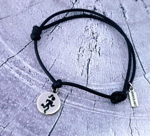Bransoletka Sznurkowa ze Stalową Zawieszką dla Biegaczki
