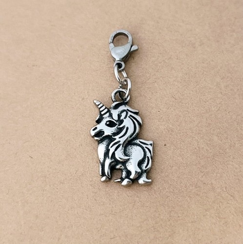 Zawieszka-stalowa-charm-jednorozec