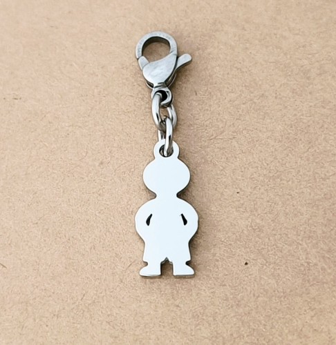Zawieszka-charm-chlopczyk-z-grawerem-stal-tytanowa