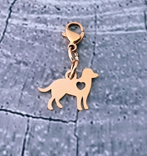 Pozłacana-zawieszka-charm-piesek-stal-tytanowa