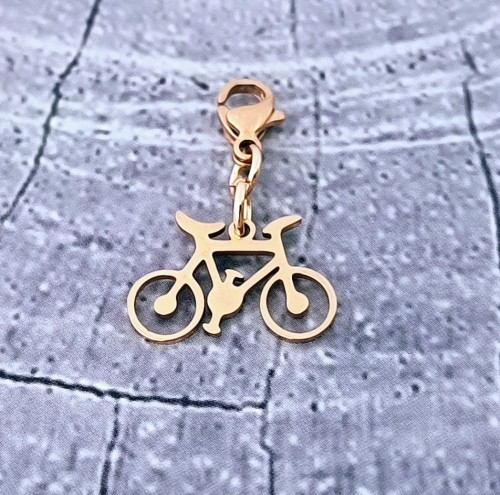 Pozłacana-zawieszka-charm-rower-stal-tytanowa