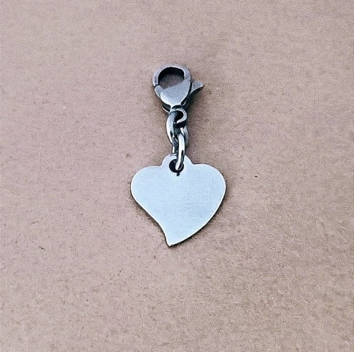 Zawieszka-charm-male-serce-z-grawerem-stal