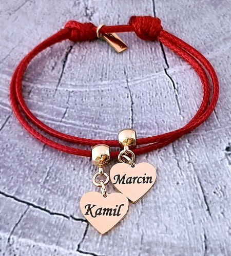 Stalowa-bransoletka-charms-dwa-zlote-serduszka-na-grubym-sznurku-dowolny-grawer