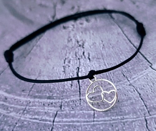 Bransoletka-srebrna-na-sznurku-Walentynka-srebro-925