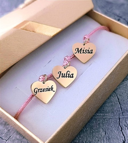 Stalowa-bransoletka-trzy-zlote-serduszka-z-dowolnymi-imionami