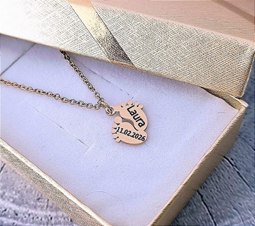 Naszyjnik-wisiorek-stopki-na-lancuszku-stal-kolor-zloty