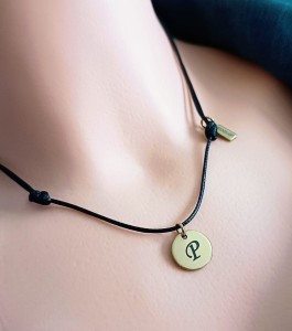 Naszyjnik Kółeczko z Własnym Grawerem na Cienkim Sznurku Stal Kolor Złoty 