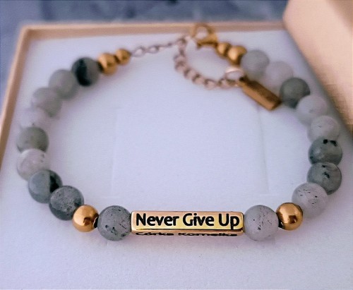 Bransoletka-labradoryt-ze-slupkiem-stal-tytanowa-wlasny-grawer