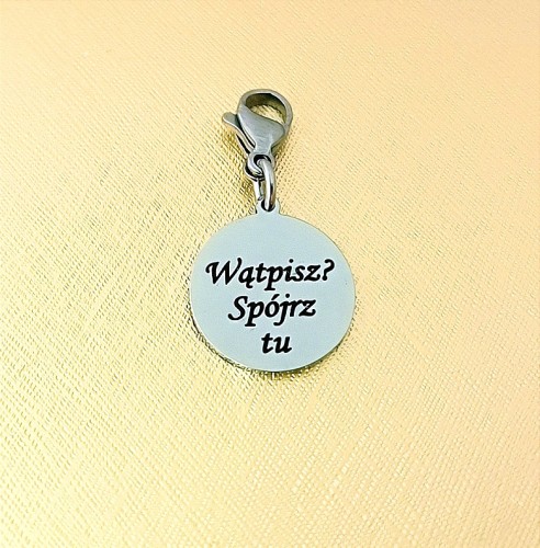 Zawieszka-charm-kolko-z-grawerem-stal-tytanowa