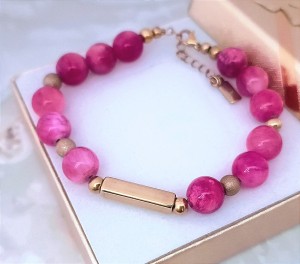 Bransoletka z Różowego Jadeitu z Personalizowanym Słupkiem | Grawer Gratis