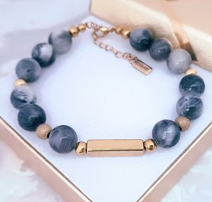 Bransoletka z Szarego Marmuru z Personalizowanym Słupkiem | Grawer Gratis