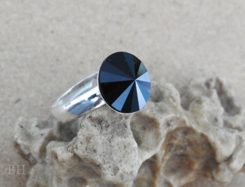 pierscionek-srebrny-Rivoli-Swarovski-Jet-Srebro-925